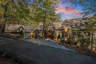 Image de Luxury 6br Lakefront Villa in Big Canoe Community