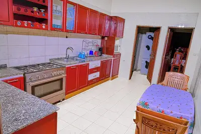 Image de Grand Villa 300m2 Sécurisé R+1. 14 pers Yaoundé centr à15mns de Carrefour Market