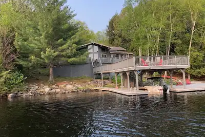 Image de Muskoka Charm at it's best! Peaceful Island Escape close to marina