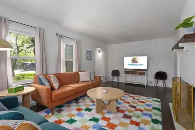 Image de Unique Stay_Colorful_Sleeps 10_Game Room_Near Geha