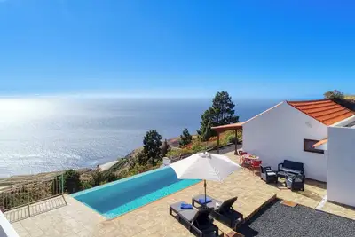 Image de Villa Atardecer - villa with infinity pool and sea views - Puntagorda