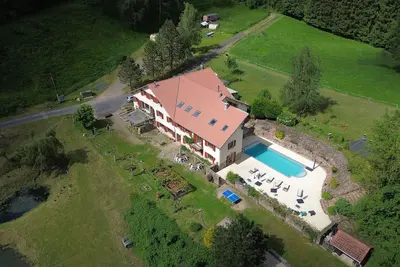 Image de Gîte de groupe 30 personnes en gestion libre sans voisin avec piscine et jacuzzi