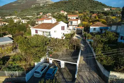 Image de Spacious house floor w/3 balconies, gym, garage