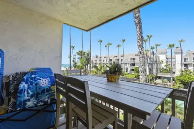 Image de D203 - Adagio: Cozy 1br condo in Oceanside with partial ocean view, perfect for 4!