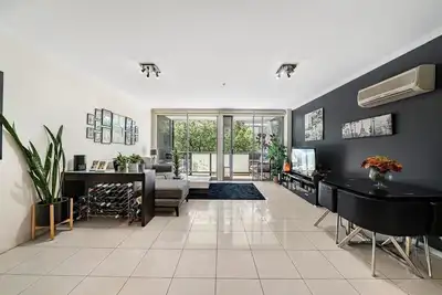 Image de Light-filled, spacious 2 bdrm Prahran apartment with free parking.