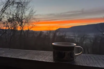 Image de 3-room cabin near Blacksburg with cozy charm