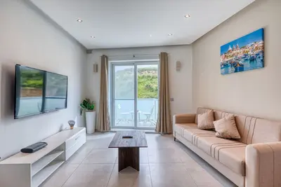Image de Modern 2 bedroom apartment, 2 balconies Bzar1-1