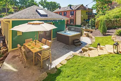 Image de Harvest & Hearth Luxe Galena Cottage