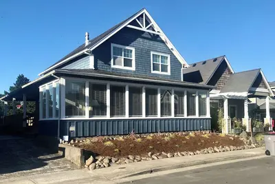Image de New - Surf Manor | 4br Beach House • 4 Homes to Beach Access • Deck, Bbq & Games