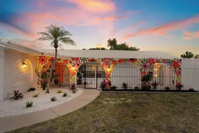 Image de Unique and Fun 5-bedroom house with Pool, Basketball, Mini golf, Pickleball Ct!