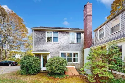 Image de Dog-friendly historic home with yard, games, grill, children's items, W/D, & Ac