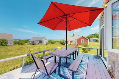 Image de Bay view cottage w/ deck, gas grill & great view - steps to private beach