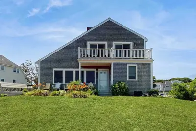 Image de Oceanview Buzzards Bay getaway w/ wraparound deck - steps to the Beach