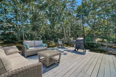 Image de Dog-friendly home with beautiful deck & Ac - close to 3 towns & great beaches