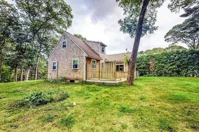 Image de Adorable Home on a Grassy Lot w/ Free WiFi, Two Living Areas, & a Full Kitchen