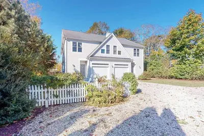 Image de Modern getaway with central Ac, home office, patio, WiFi, grill, & private yard