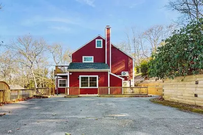 Image de Pondfront escape with private beach, hot tub, sauna, play area & dog-friendly