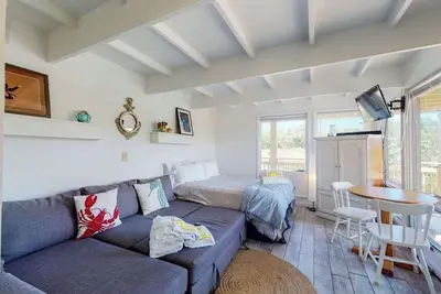 Image de Cozy waterfront studio w/direct beach access - close to town