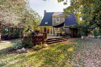 Image de Spacious Dennis Home with Large Deck & Backyard - Walk to Corporation Beach