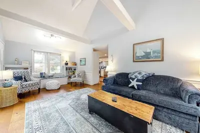 Image de Charming 3br Falmouth Cottage with Yard and Ac near Beach and Main Street