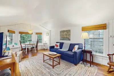 Image de Cozy in-law suite near Edgartown & the beach with patio, outdoor shower, & Ac