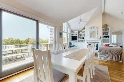Image de Cape Beach House with spectacular views and beach access, central Ac
