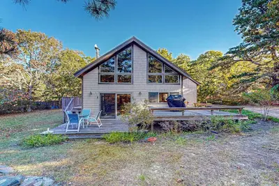 Image de Centrally located Island getaway with bike path access, patio, W/D, & games