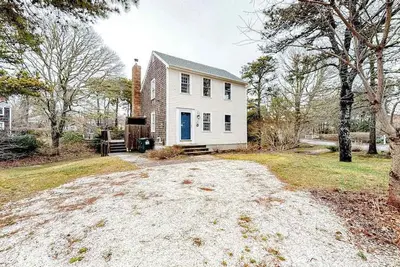 Image de Serene home near downtown with furnished deck - walk to Ridgevale Beach