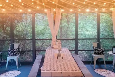 Image de Newly remodeled bayside cottage with screened patio - short drive to the water