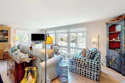 Image de Water-view house near golf with firepit, grill, deck, central Ac & washer/dryer