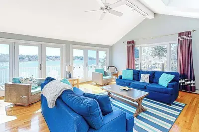 Image de Updated Waterfront Gem on Saltwater Town Cove w/ Private Dock & Sunrise Views