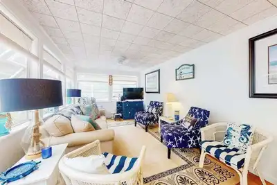 Image de Secluded ranch home with a full outdoor shower & private community beach