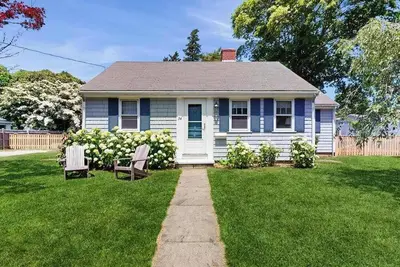 Image de Cape house w/ Ac, walk to Park, ferries, dining & shops; close to rail trail