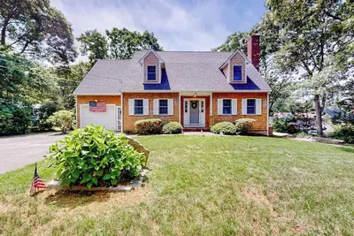Image de Our House in West Falmouth | House in Falmouth with private beach access