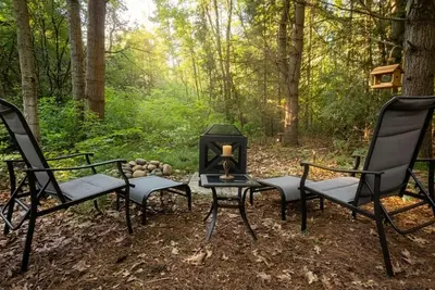 Image de Boutique Glamping Retreat on Private Forested Land | River + 111 Private Acres