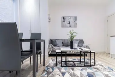 Image de Appartement-Appartement-Sdb privée avec baignoire et douche-Vue sur Jardin-Tw. . .