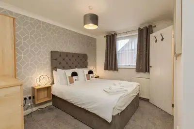 Image de Appartement-Appartement-Sdb privée avec baignoire et douche-Vue sur Rue