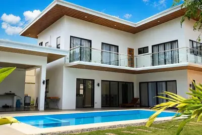 Image de Modern pool villa in the city, perfect for families and groups