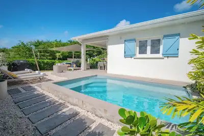 Image de SeaRock – Villa élégante avec piscine privée et jardin tropical au Diamant