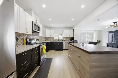 Image de Bayside Serenity | Free Parking | Midland Cottage | Home gym | Jet tub