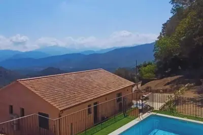 Image de Haut de villa Vue panoramique avec piscine privée