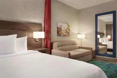 Image de King Bed Studio: Kitchenette, Gym & Free Breakfast | 3 mi to Charleston Airport
