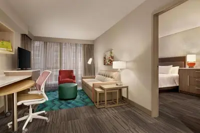 Image de Modern Suite w/ Gym & Pool Access | 1 mi to Tanger Outlets Mall