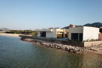Image de Private Ocean Front Bungalow with Infinity Swimming Pool