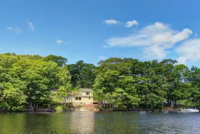 Image de Newly Restored Waterfront Cottage with Private Dock, Fireplace, & Farm - Dogs Ok