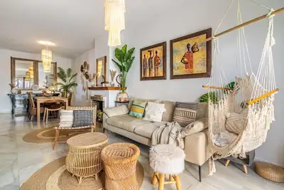 Image de Maison de vacances 'Beachfront Bohochic 2' avec balcon, Wi-Fi et climatisation