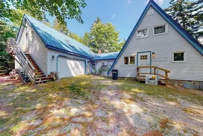 Image de Waterfront A-frame on George's Pond with views, private dock, beach, kayaks, Sup