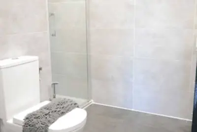 Image de Modern Duplex in Cabopino Beach, with swimming pool and parking.