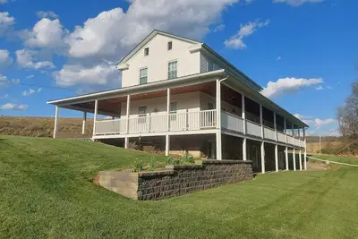 Image de Peaceful Country Farmhouse Retreat – Private, Spacious, Sleeps 7