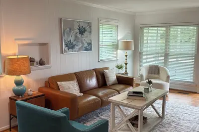 Image de Charming Cul-D-Sac House with  3 Bedrooms near Barber’s MotorSports